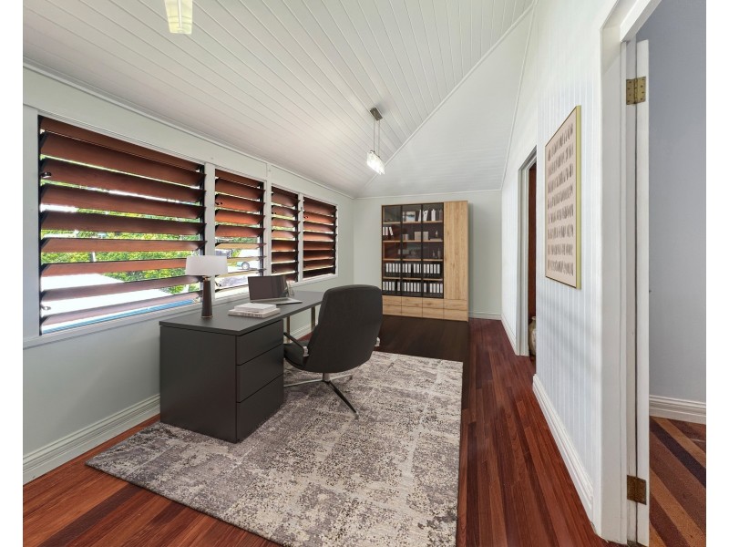 4 Holmes Street, Stratford QLD 4870
