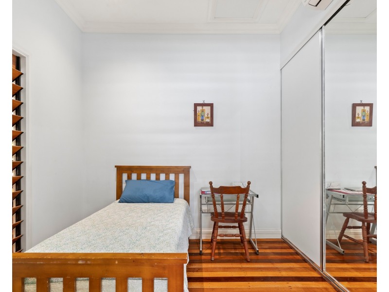 4 Holmes Street, Stratford QLD 4870