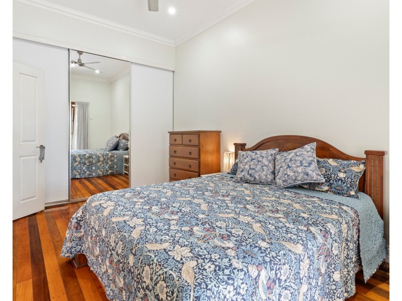4 Holmes Street, Stratford QLD 4870
