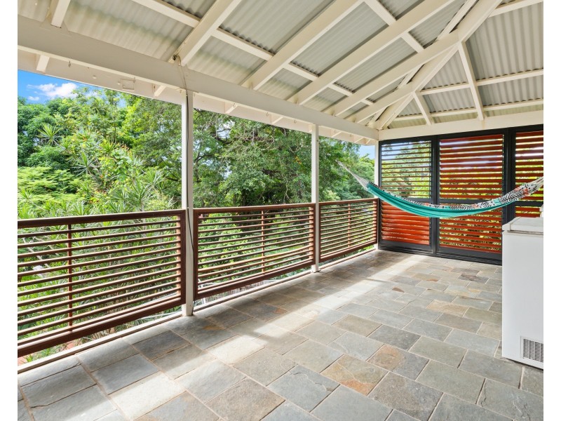 4 Holmes Street, Stratford QLD 4870
