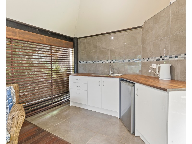 4 Holmes Street, Stratford QLD 4870