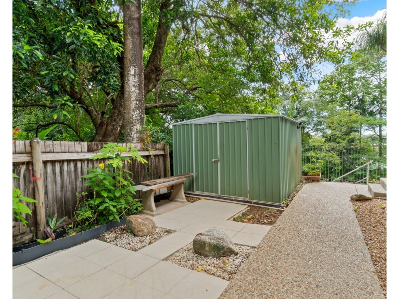 4 Holmes Street, Stratford QLD 4870