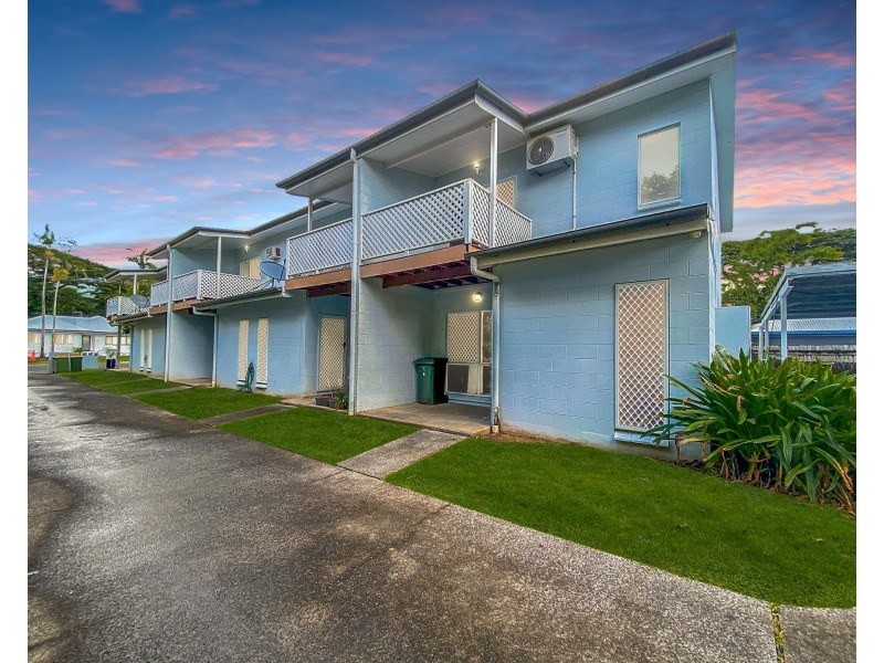 2/106 Callaghan Street, Mooroobool QLD 4870