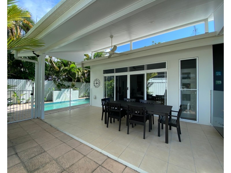 2/3 Upolu Esplanade, Clifton Beach QLD 4879