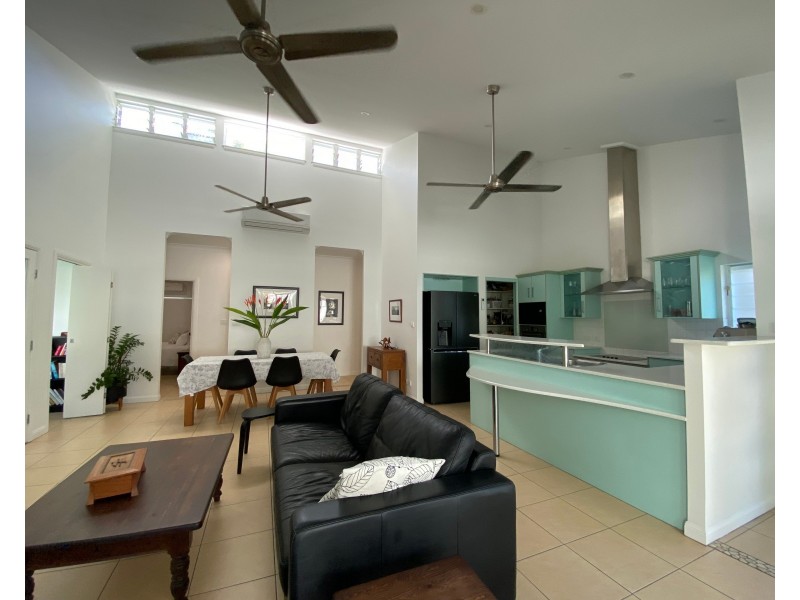 2/3 Upolu Esplanade, Clifton Beach QLD 4879