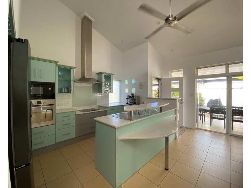 2/3 Upolu Esplanade, Clifton Beach QLD 4879