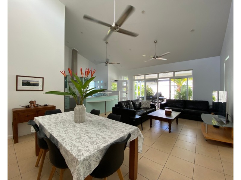 2/3 Upolu Esplanade, Clifton Beach QLD 4879