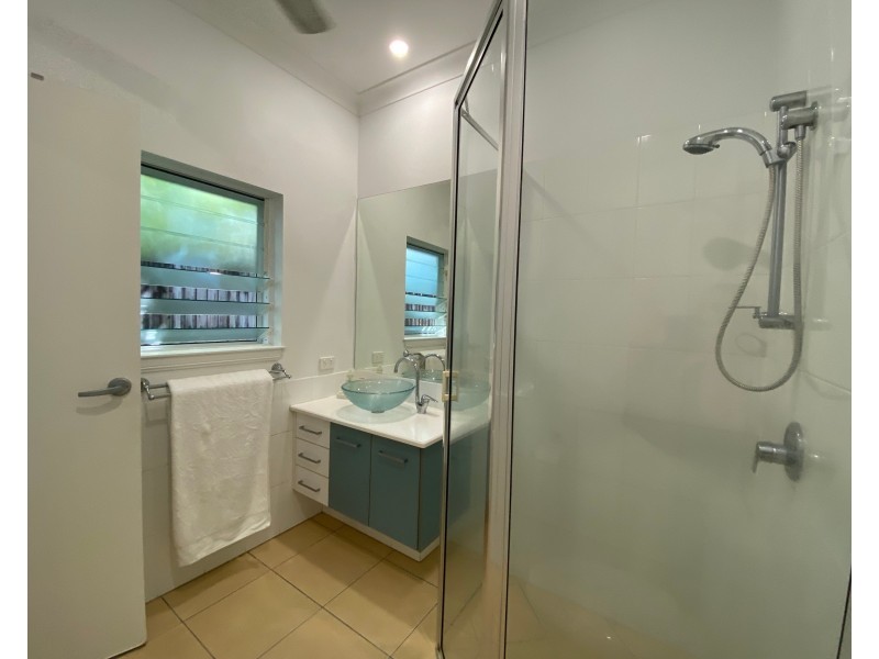 2/3 Upolu Esplanade, Clifton Beach QLD 4879