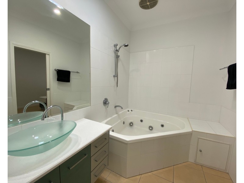 2/3 Upolu Esplanade, Clifton Beach QLD 4879