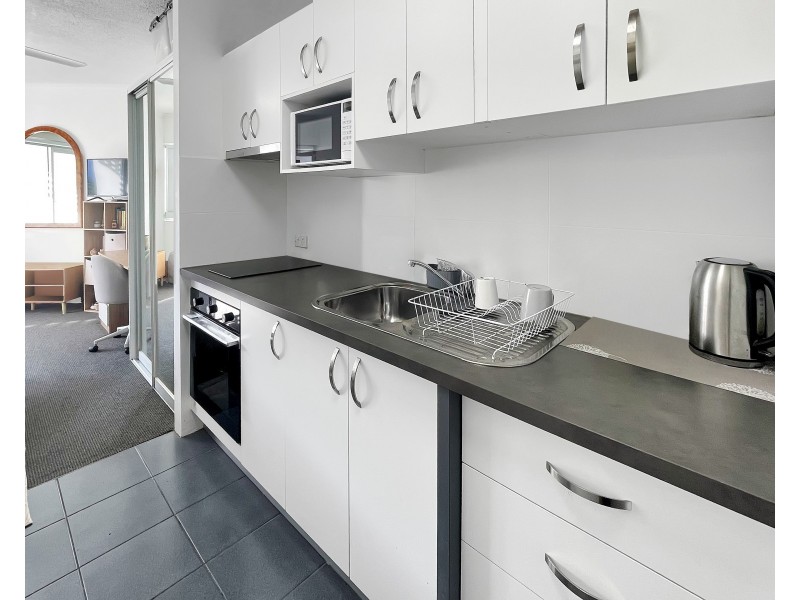 127 & 128/166-168 Lake Street, Cairns North QLD 4870