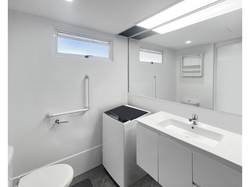 127 & 128/166-168 Lake Street, Cairns North QLD 4870