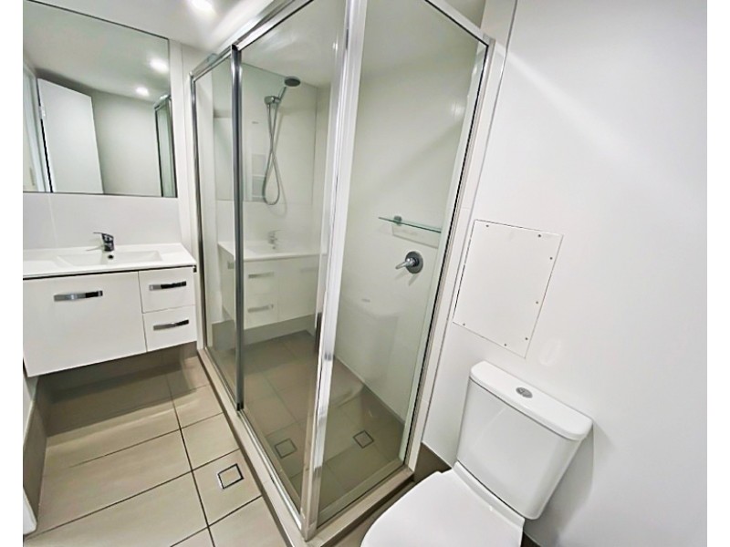 127 & 128/166-168 Lake Street, Cairns North QLD 4870