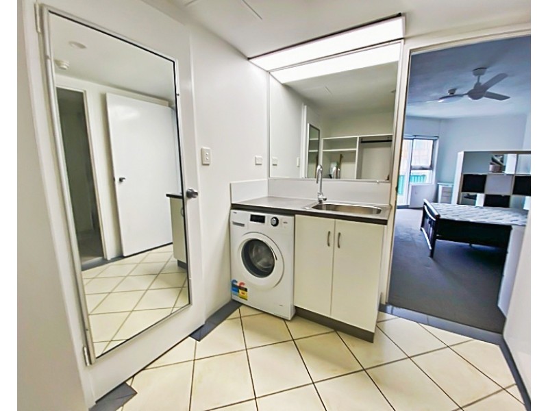 127 & 128/166-168 Lake Street, Cairns North QLD 4870