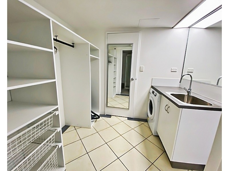 127 & 128/166-168 Lake Street, Cairns North QLD 4870