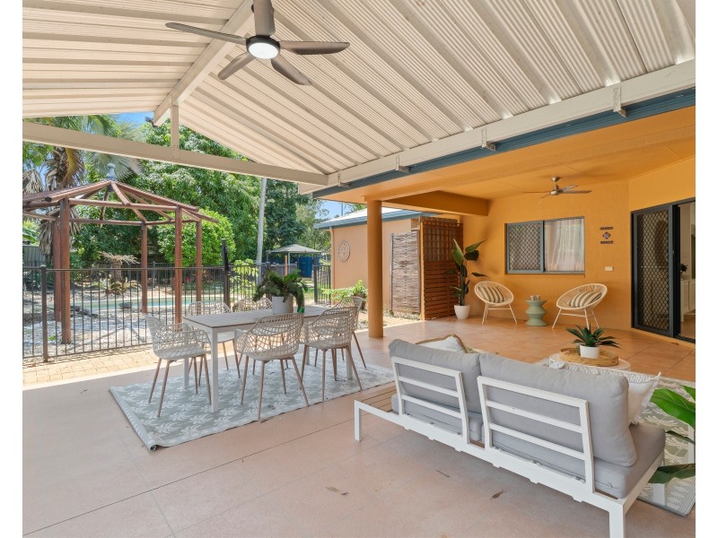 18 Escape Close, Clifton Beach QLD 4879