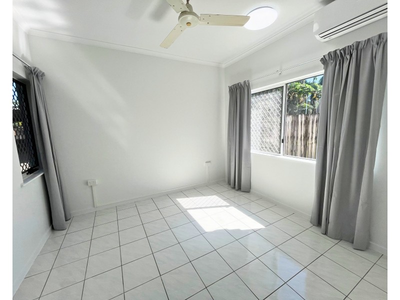 2/217 Mccoombe Street, Bungalow QLD 4870