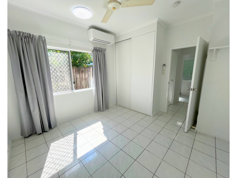 2/217 Mccoombe Street, Bungalow QLD 4870