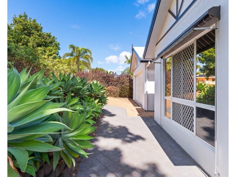 9 Lookout Terrace, Trinity Beach QLD 4879