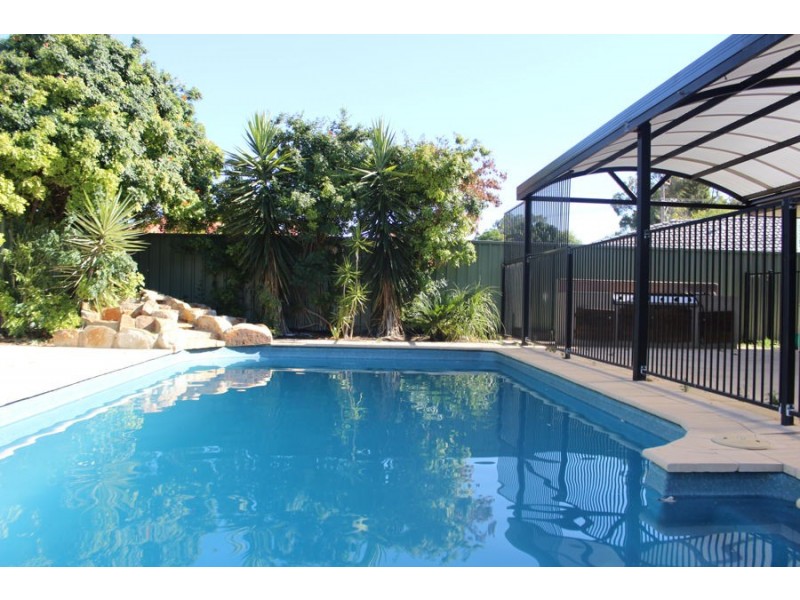 9 Lachlan Road, Thornlie WA 6108