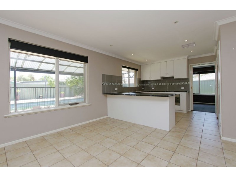 9 Lachlan Road, Thornlie WA 6108