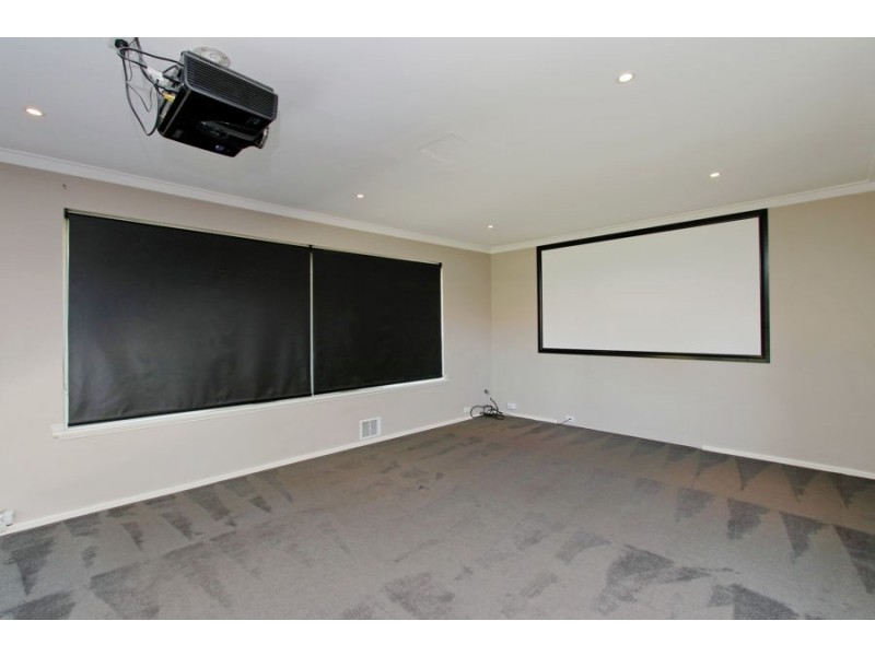 9 Lachlan Road, Thornlie WA 6108