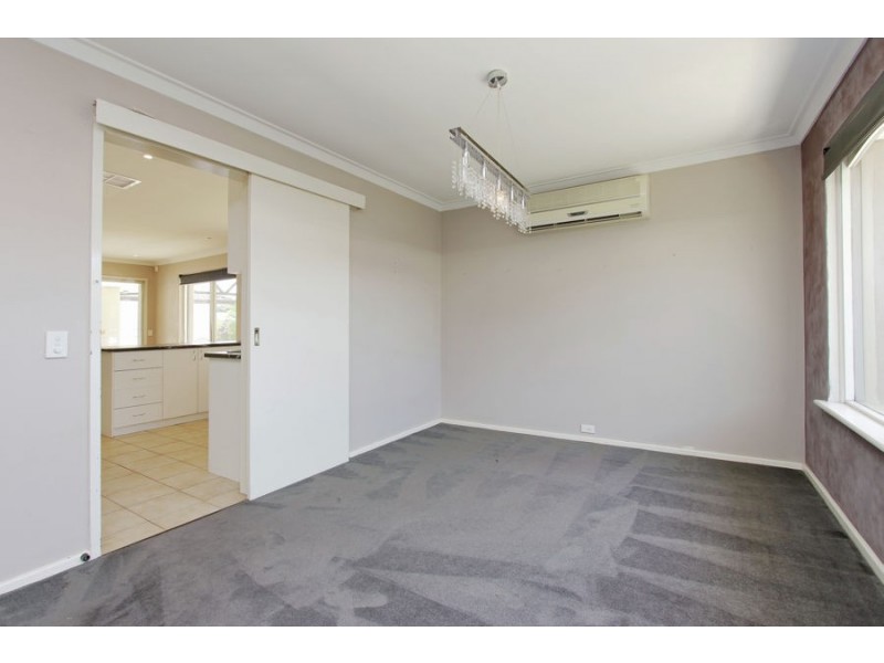 9 Lachlan Road, Thornlie WA 6108