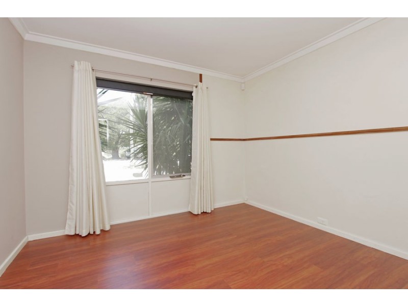 9 Lachlan Road, Thornlie WA 6108