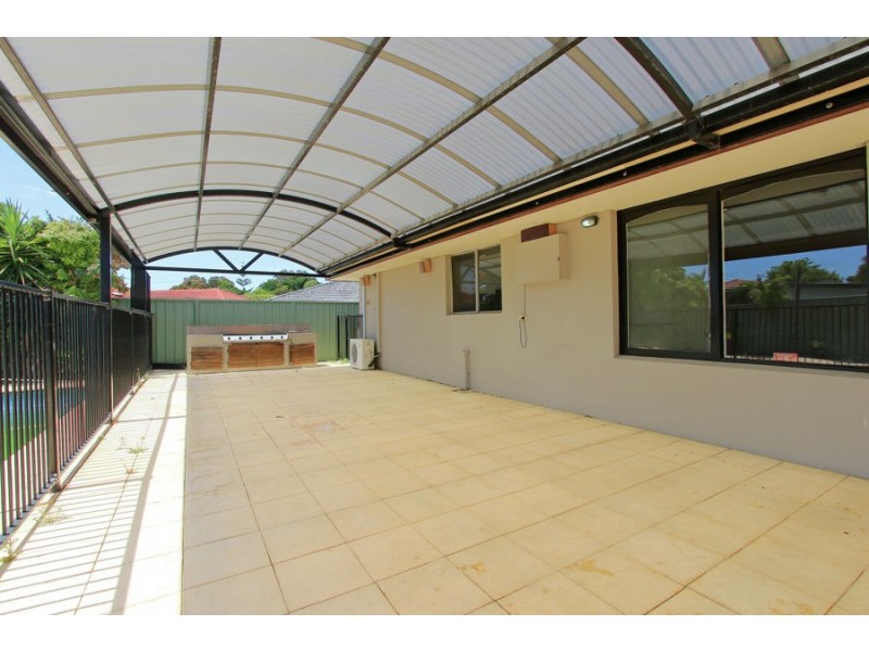 9 Lachlan Road, Thornlie WA 6108