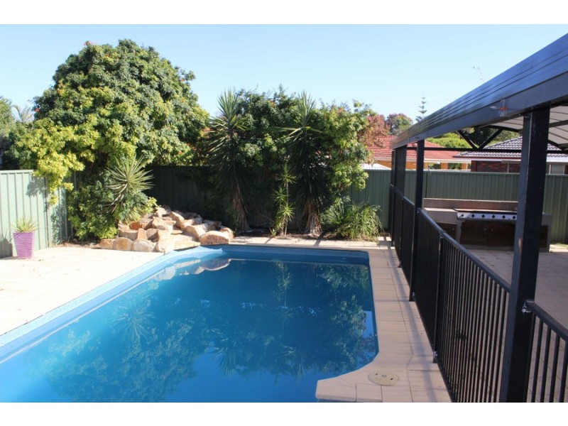 9 Lachlan Road, Thornlie WA 6108