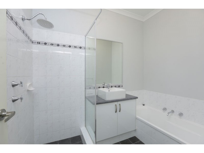 37 Kerkeri Heights, Lakelands WA 6180