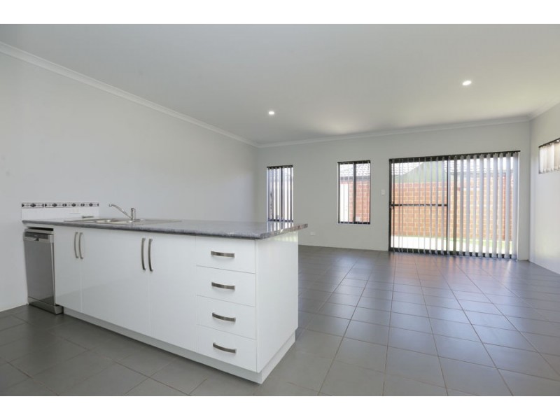 37 Kerkeri Heights, Lakelands WA 6180