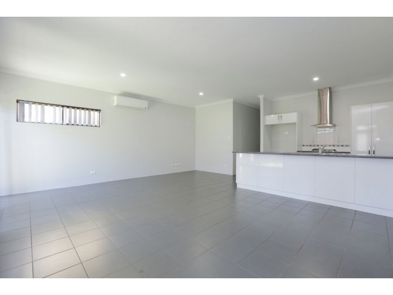 37 Kerkeri Heights, Lakelands WA 6180