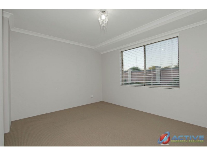 12 Sequin Close, Meadow Springs WA 6210