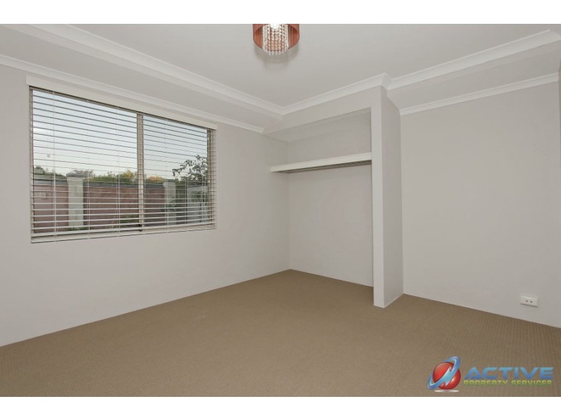 12 Sequin Close, Meadow Springs WA 6210