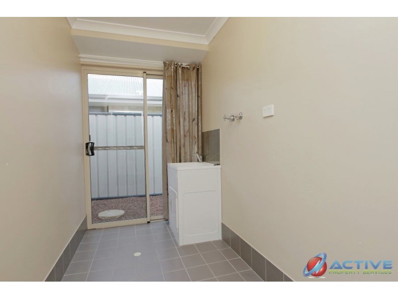 12 Sequin Close, Meadow Springs WA 6210