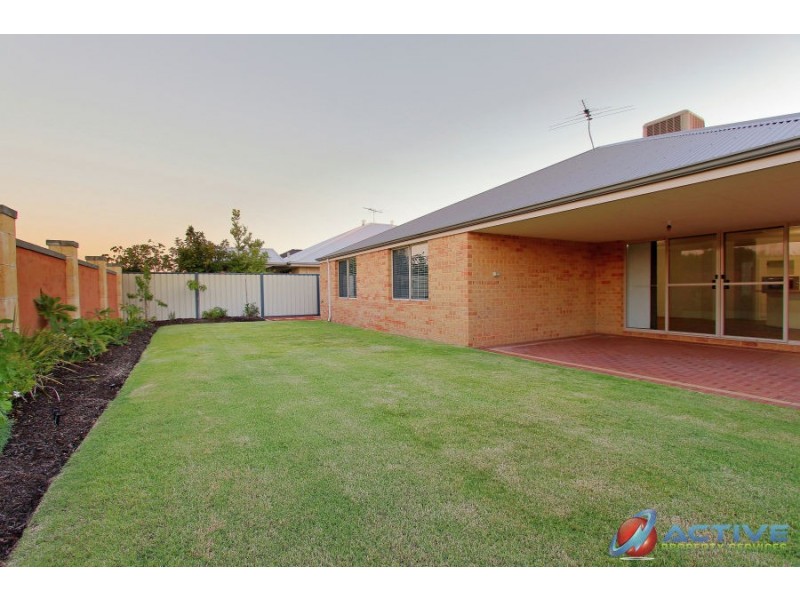 12 Sequin Close, Meadow Springs WA 6210