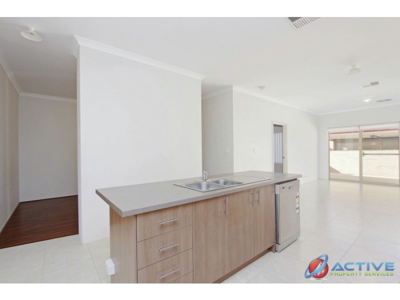 17 Pegus Way, Piara Waters WA 6112