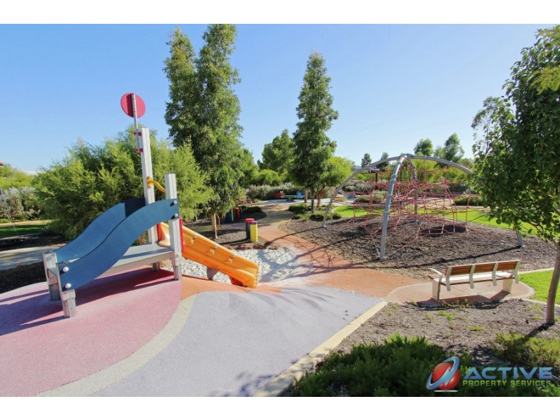 17 Pegus Way, Piara Waters WA 6112