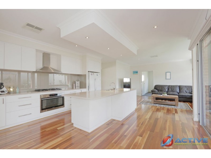 21 Victor Drive, Madora Bay WA 6210