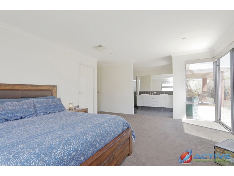 21 Victor Drive, Madora Bay WA 6210