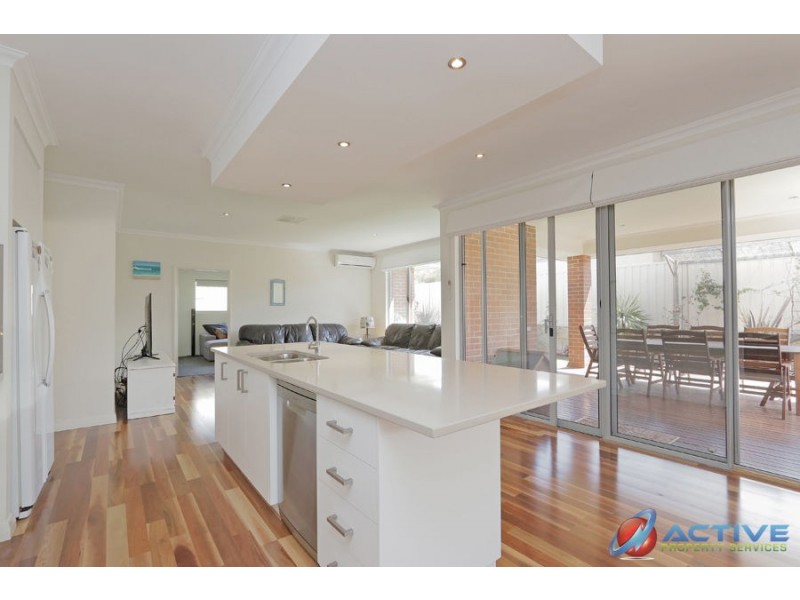 21 Victor Drive, Madora Bay WA 6210