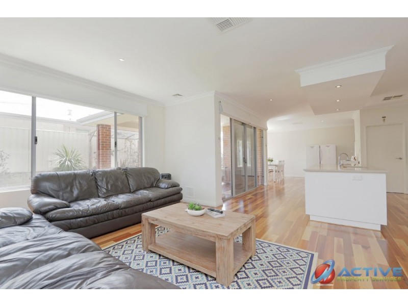 21 Victor Drive, Madora Bay WA 6210