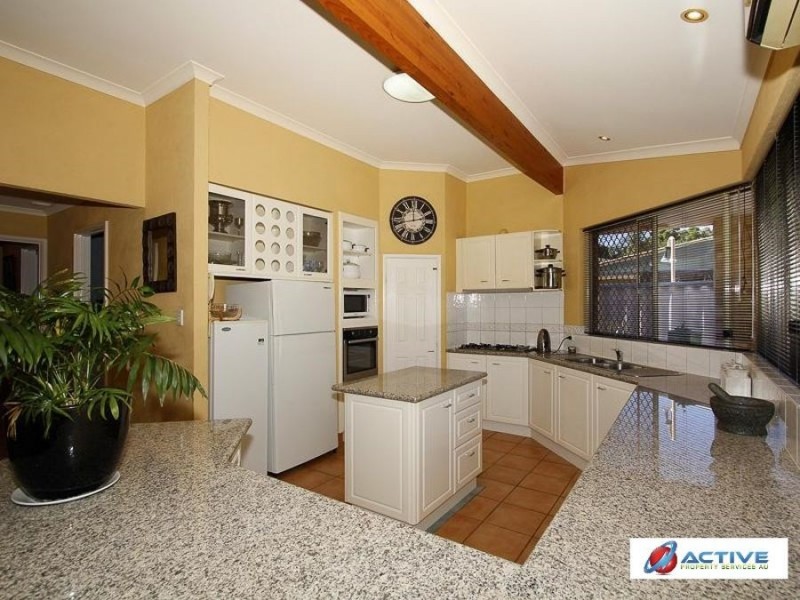 19 Margate Place, Marangaroo WA 6064