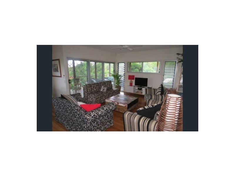 10 Bulgoon Crescent, Ocean Shores NSW 2483