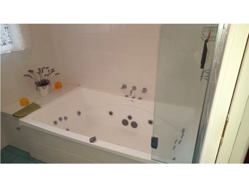 19 Bates Avenue, Glen Innes NSW 2370