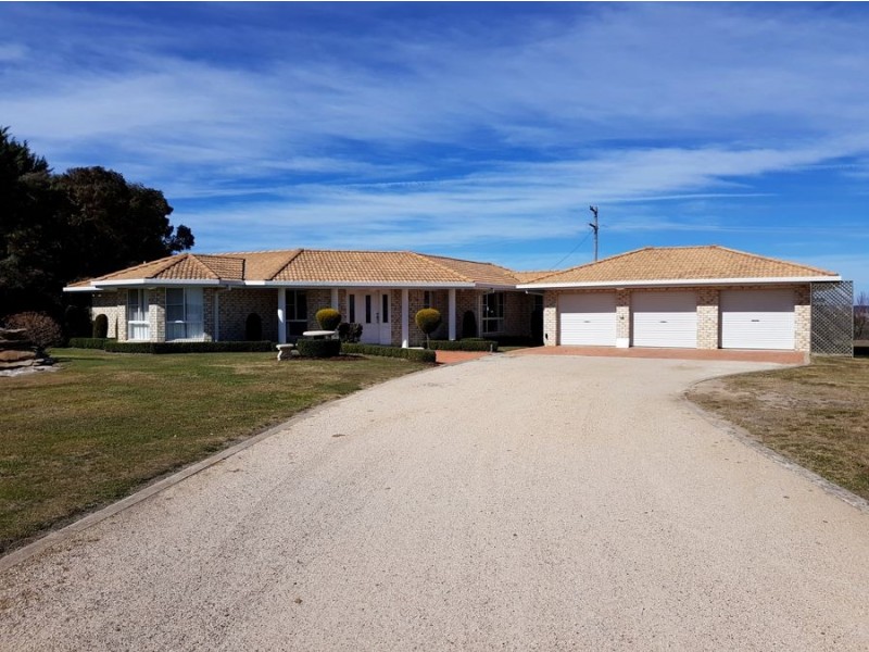 39 Robinson Avenue, Glen Innes NSW 2370
