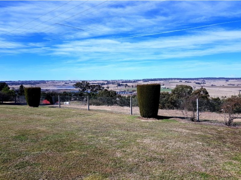 39 Robinson Avenue, Glen Innes NSW 2370