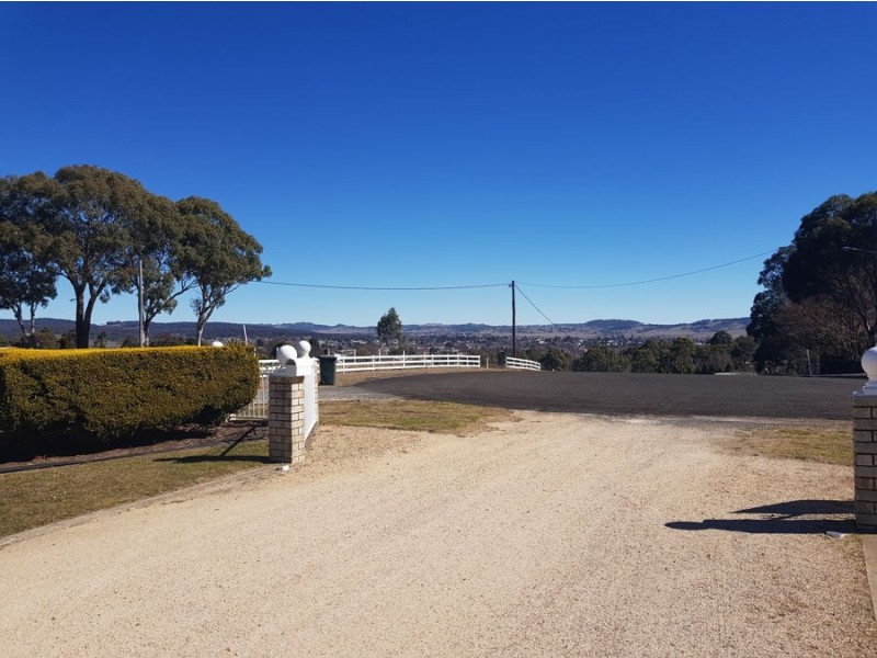 39 Robinson Avenue, Glen Innes NSW 2370