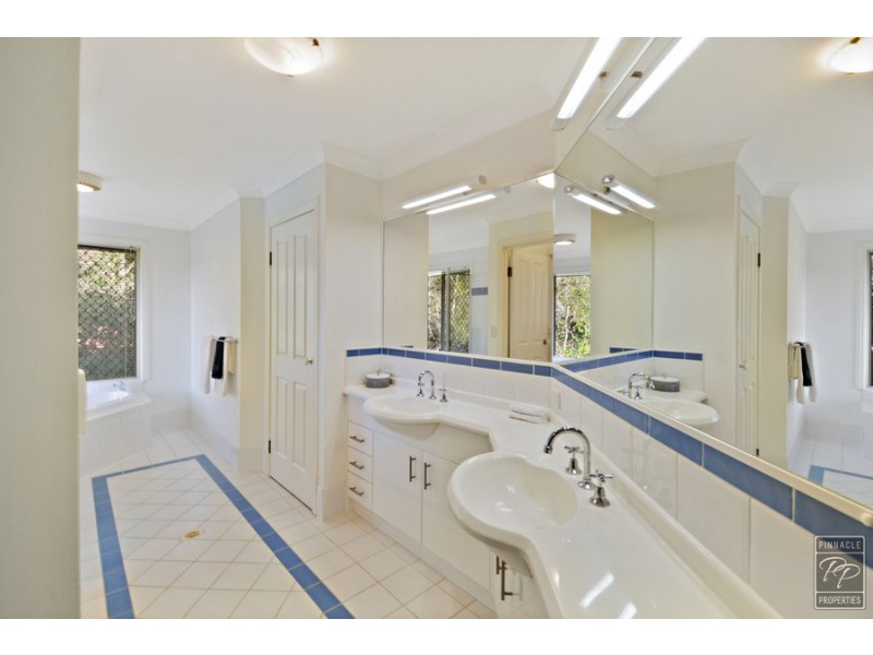 25 Tangy Street, Brookfield QLD 4069