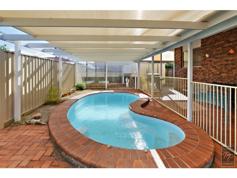 10 Lynanda Court, Rothwell QLD 4022
